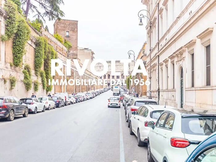 Appartamento con 8 locali in vendita in Via Cavour, Roma