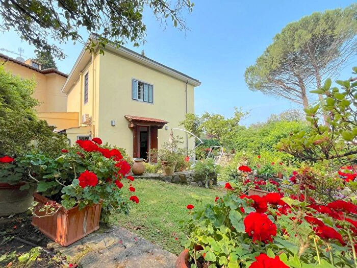 Casa con 8 locali in vendita in Viale Niccolò Machiavelli Firenze, Firenze