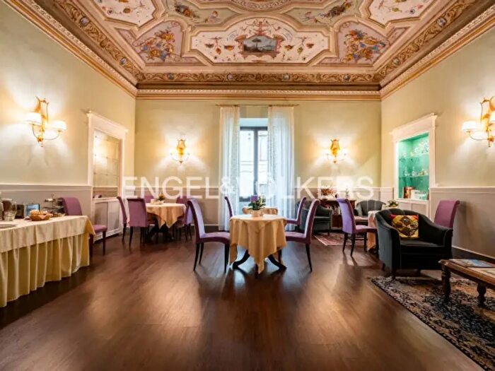 Appartamento con 6 locali in vendita in Via Alfonso La Marmora, Firenze