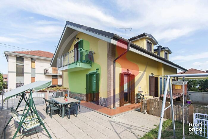 Casa con 5 locali in vendita in Via La Loggia, Vinovo