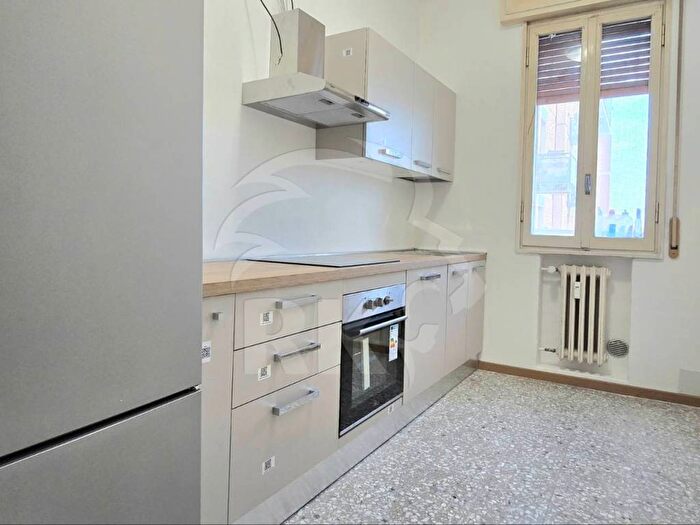 Appartamento con 5 locali in affitto in Via Aurelio Saffi, Saffi, Bologna