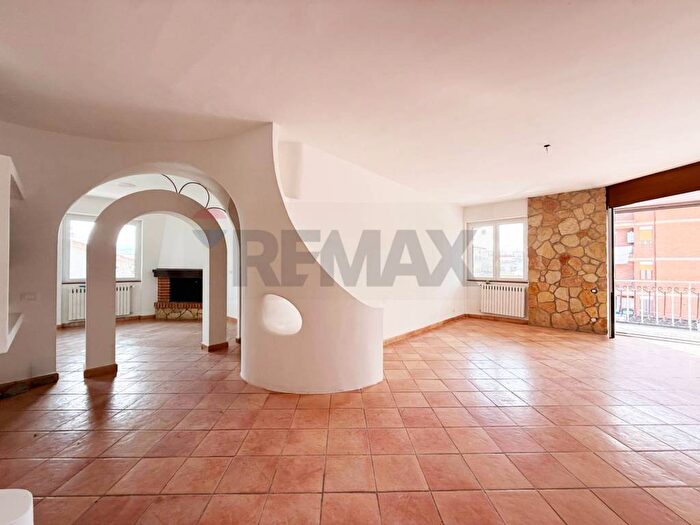 Appartamento con 5 locali in affitto in Via Pantano, Centro, Guidonia Montecelio