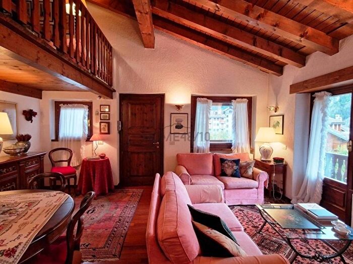 Appartamento quadrilocale in affitto in ViaRue F Magni, Centro, Courmayeur