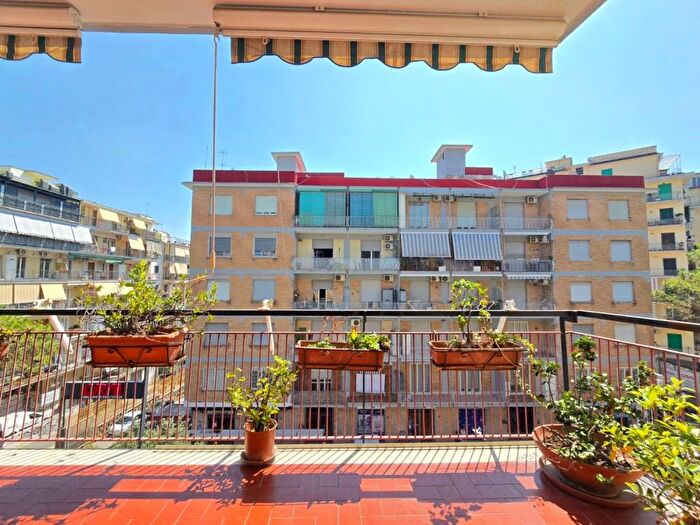 Appartamento con 6 locali in affitto in Via Eduardo Nicolardi, Colli Aminei Capodimonte, Napoli