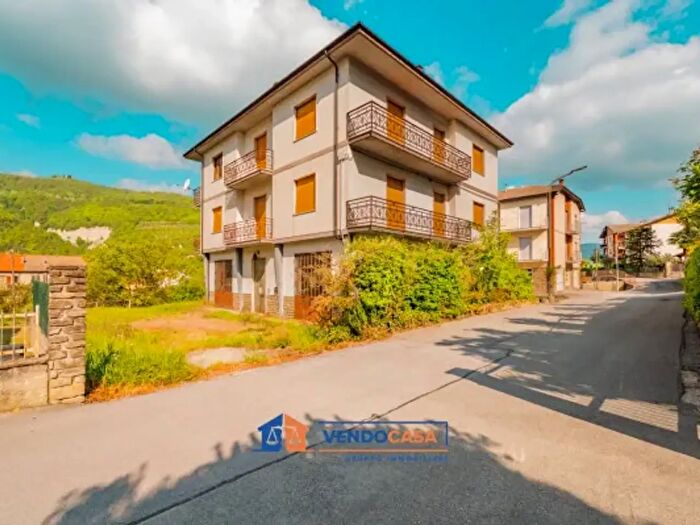 Casa con 6 locali in vendita in Via Divisione Cuneense, Monesiglio