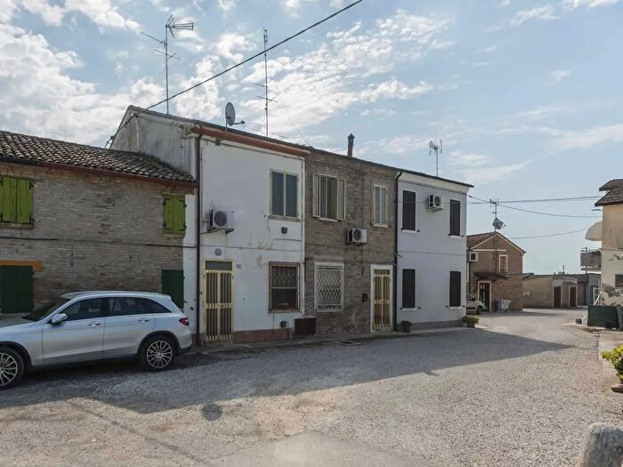 Casa quadrilocale in vendita in Via Codiferro Alto, Tresignana