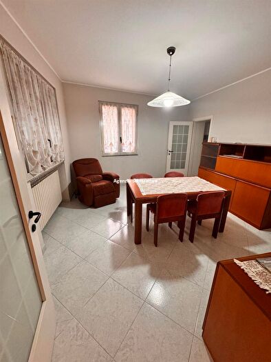 Appartamento con 5 locali in vendita in Montelabbate