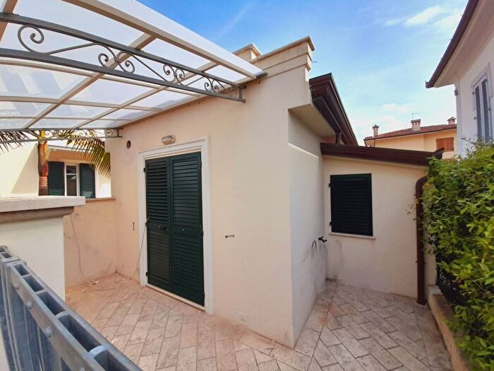 Casa trilocale in affitto in Via Giovanni Prati, Pietrasanta