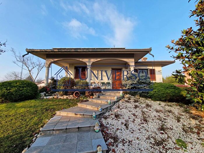 Casa con 6 locali in vendita in Lungavilla, Lungavilla