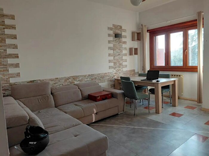 Appartamento quadrilocale in vendita in Via Valdinievole, Firenze