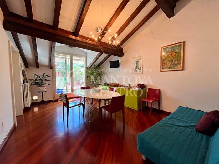 Appartamento con 6 locali in vendita in Mantova