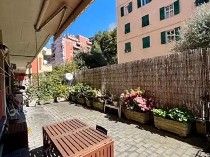 Appartamento trilocale in vendita in Via Pontevecchio, Genova