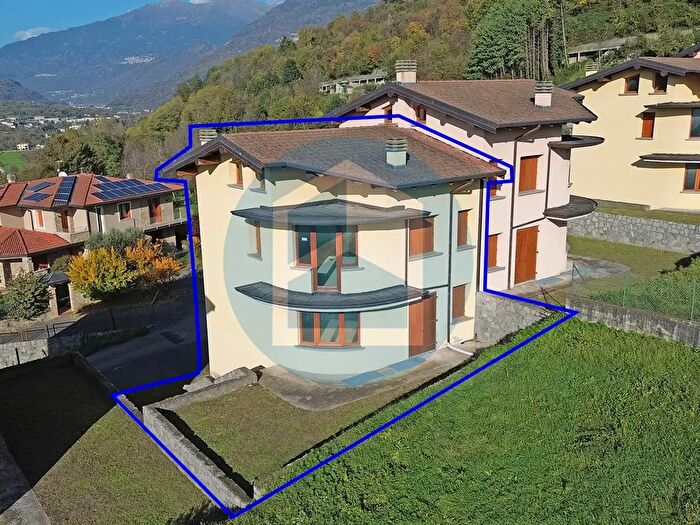 Casa con 6 locali in vendita in Via Giardini Niardo Bs, Niardo