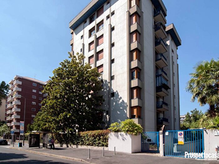 Appartamento trilocale in vendita in Via Bartolomeo d'Alviano, Lorenteggio, Milano