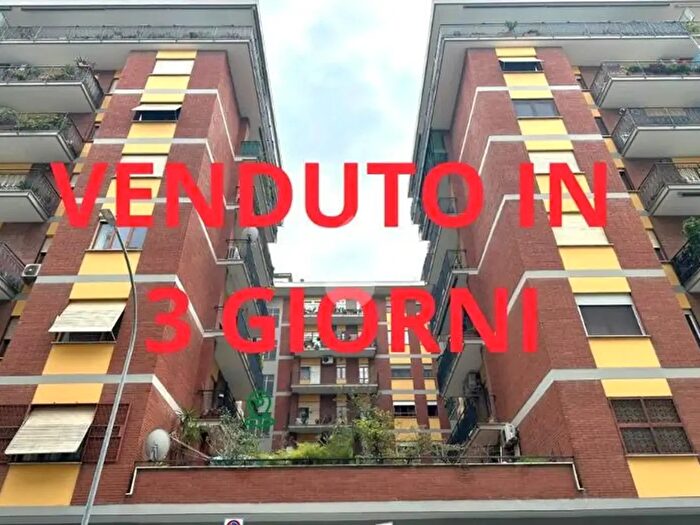 Appartamento trilocale in vendita in Via Riccardo Zampieri, Roma