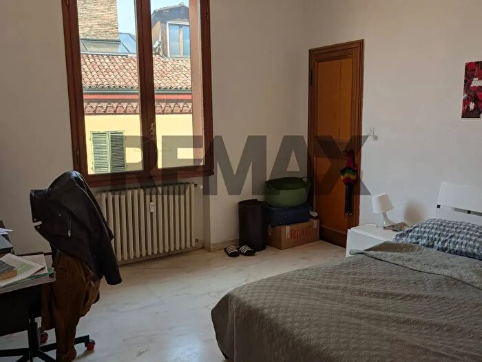 Appartamento con 6 locali in affitto in Bologna