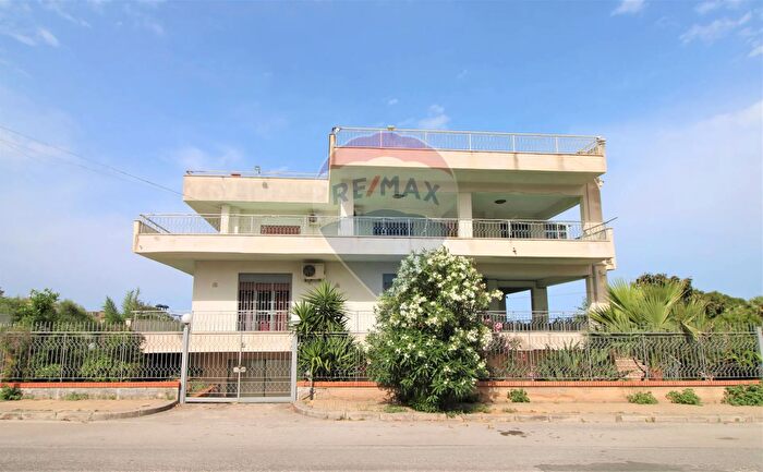 Appartamento con 10 locali in vendita in Via Dante, Santa Flavia