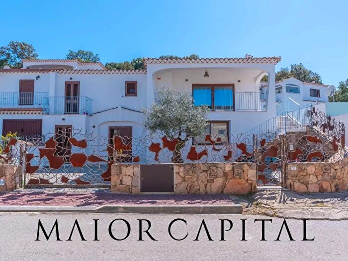 Casa con 6 locali in vendita in Budoni