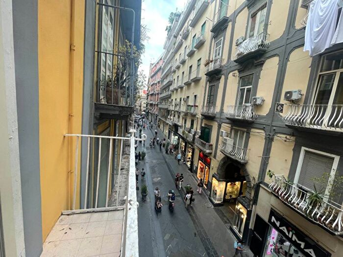 Appartamento trilocale in affitto in Via Chiaia, Monte di Dio, Napoli