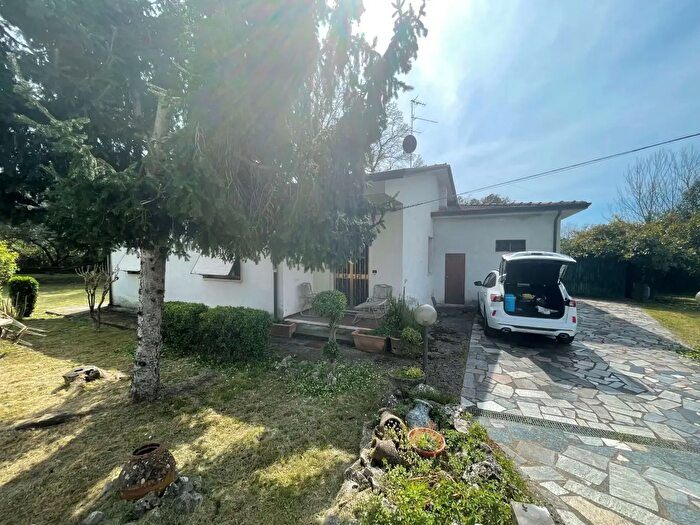 Casa con 6 locali in vendita in Castelnuovo Magra