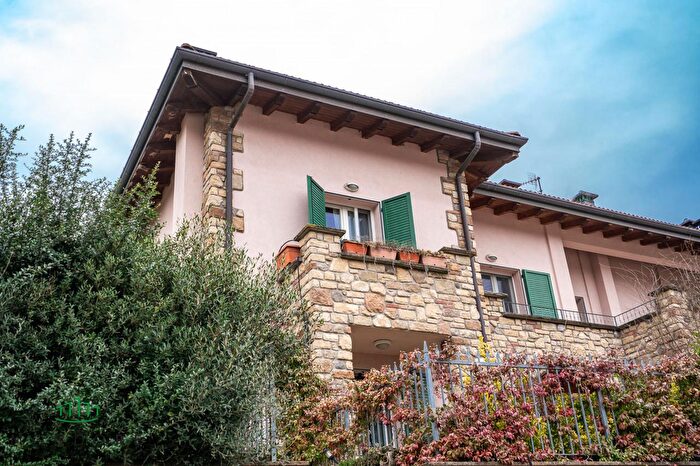 Casa quadrilocale in vendita in Monterenzio Via Rocchetta, Monterenzio