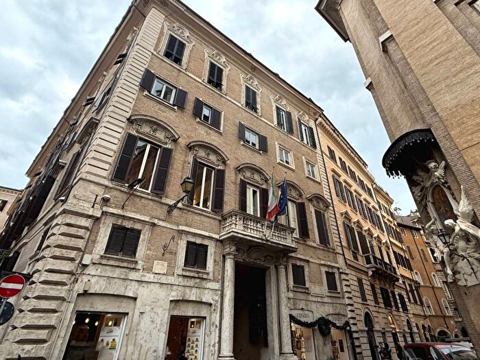 Appartamento bilocale in affitto in Piazza dellOrologio, Via Giulia, Roma