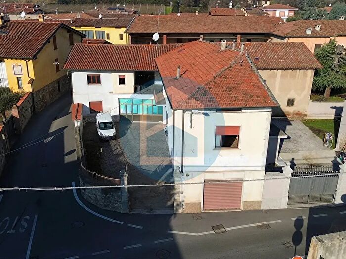 Appartamento con 5 locali in vendita in Via Lorenzo Gigli, Rovato