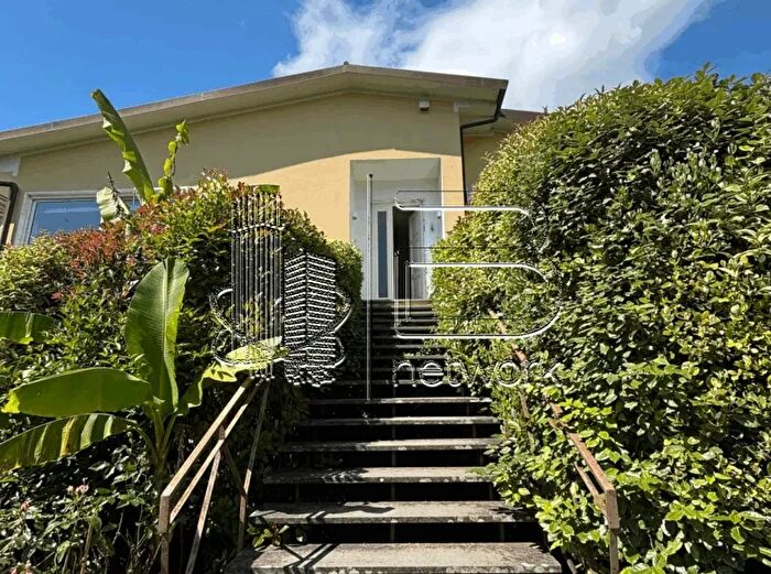 Appartamento con 5 locali in vendita in Pietrasanta