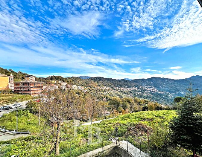 Appartamento con 8 locali in vendita in Via Chiesa Calcinara, Uscio