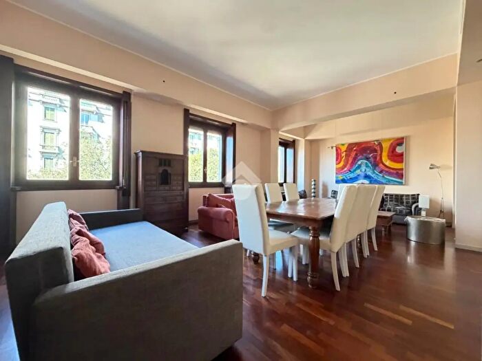 Appartamento con 5 locali in affitto in Viale Premuda, Milano
