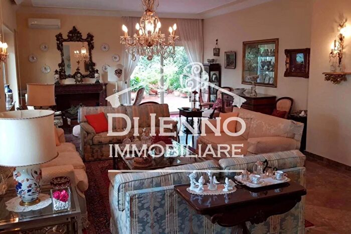 Appartamento con 7 locali in vendita in Roma