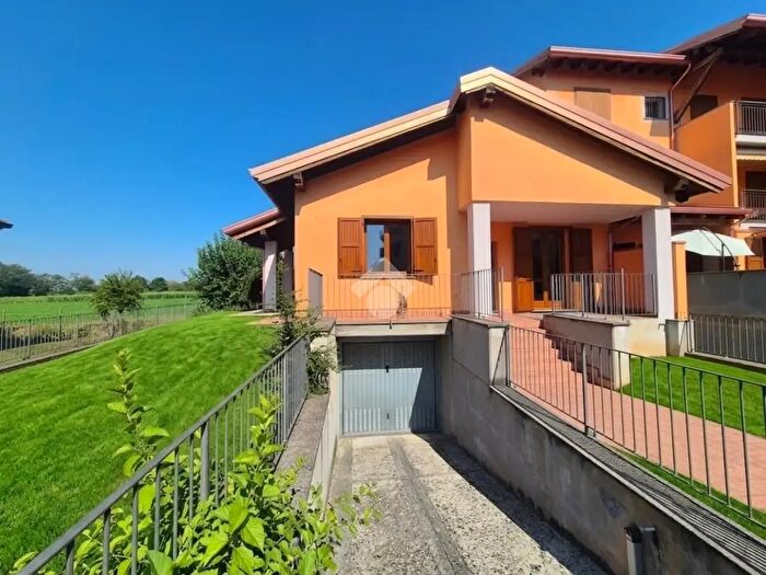 Casa quadrilocale in vendita in Via Don a Pessina, Cornate D'Adda