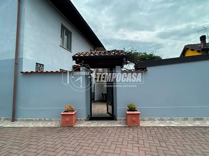 Casa trilocale in vendita in Via Fioravanti, Garlasco