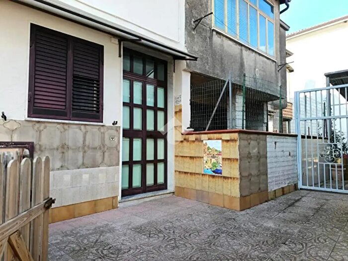 Appartamento trilocale in vendita in Via Raffaele De Feo, Serino