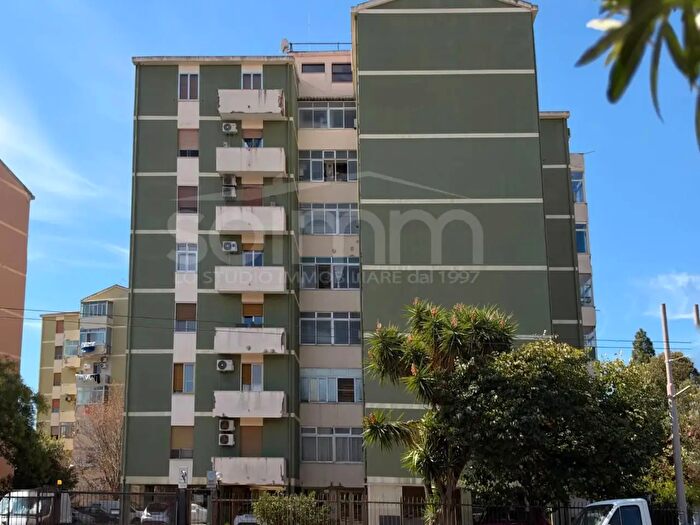 Appartamento trilocale in vendita in Via Cornalias, Cagliari