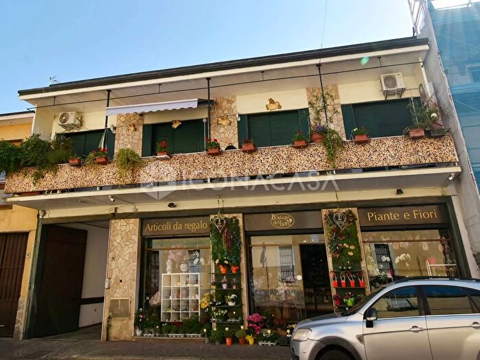 Appartamento con 5 locali in vendita in Via Libertà SNC, Busto Garolfo