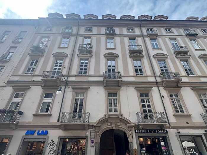 Appartamento quadrilocale in affitto in Via Giuseppe Garibaldi, Quadrilatero Romano, Torino