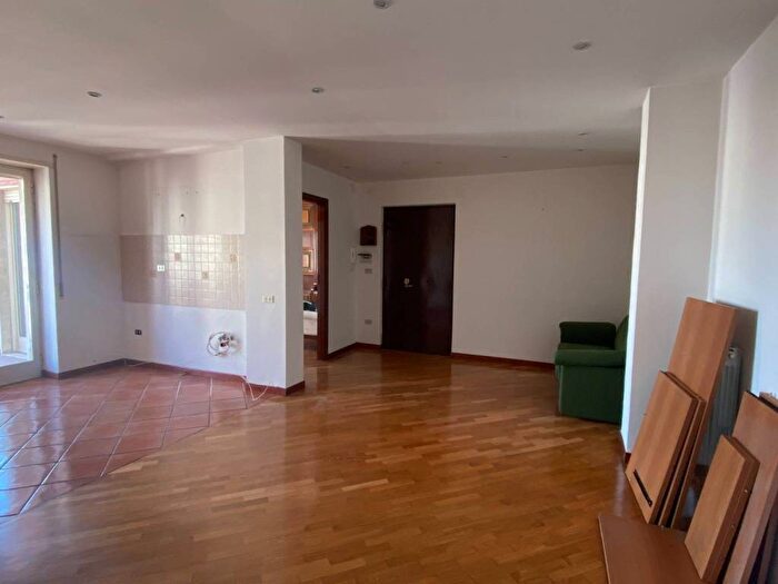 Appartamento trilocale in affitto in Viale degli Oleandri, Colli Aminei Capodimonte, Napoli