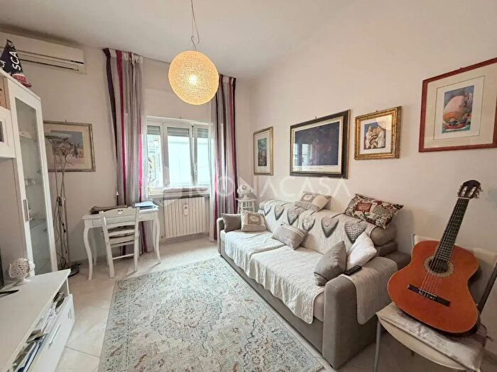 Appartamento trilocale in vendita in Via Daunia, Bari