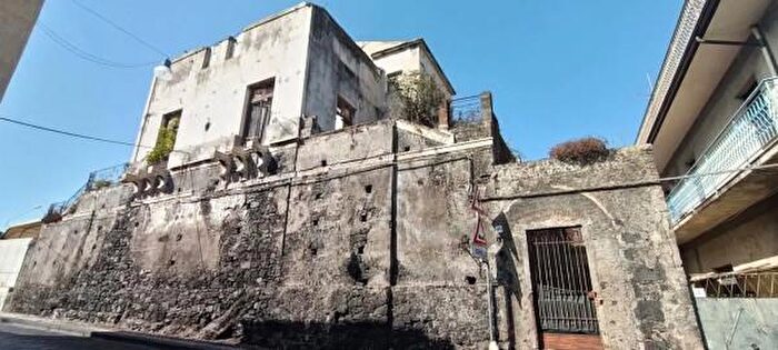 Casa con 6 locali in vendita in Via Provinciale per Mangano SNC, Santa Venerina