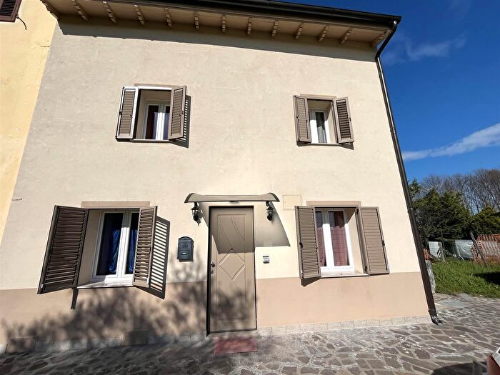 Casa con 6 locali in vendita in Empoli