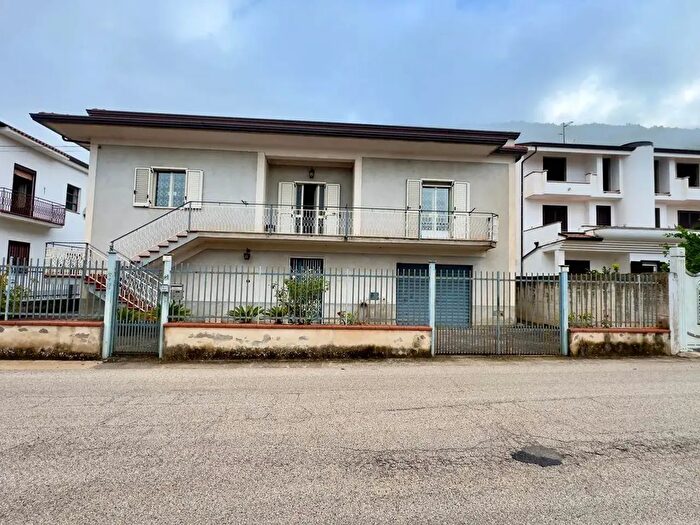 Casa quadrilocale in vendita in Via Arciprete Michele Fusco, Formicola