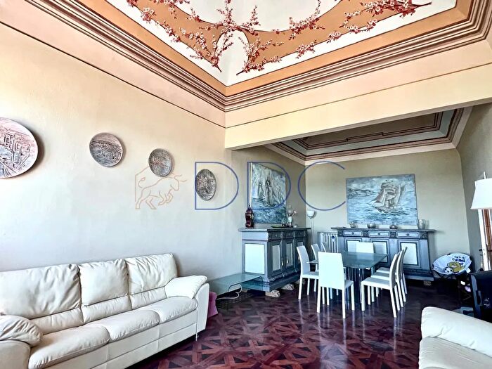 Appartamento con 5 locali in vendita in Via Antonio Ghilini, Loano