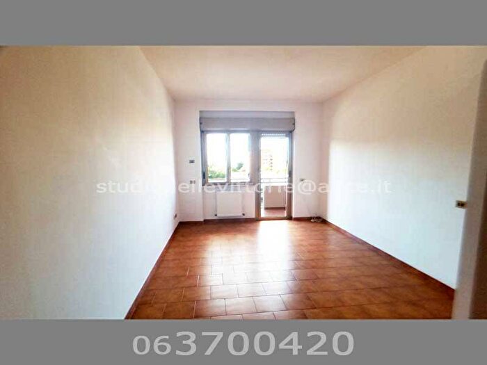 Appartamento trilocale in affitto in Viale Ettore Franceschini, Colli Aniene, Roma