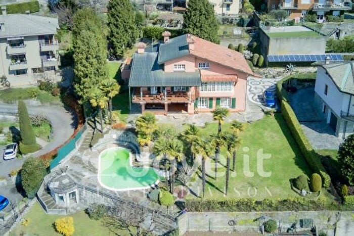 Casa con 6 locali in vendita in Via Vittorio Emanuele II, Cernobbio