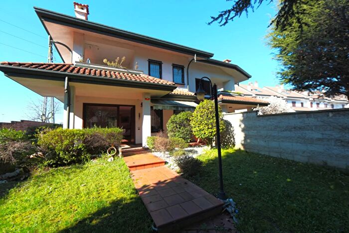 Casa con 5 locali in vendita in Via Sondrio, Castellanza