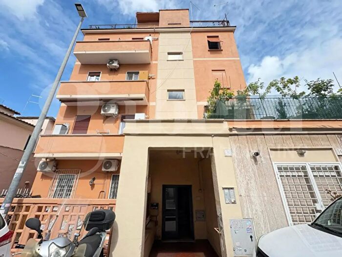 Appartamento bilocale in vendita in Via dei Torriani, Roma