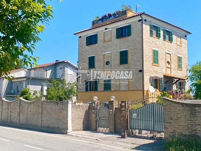 Appartamento trilocale in vendita in Via San Bernardo, Chiaravalle
