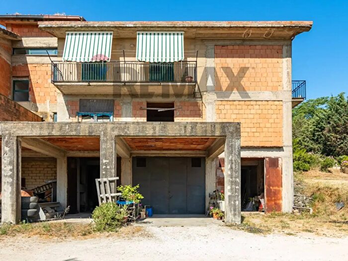 Appartamento con 5 locali in vendita in Via Madonna della Via, Caltagirone