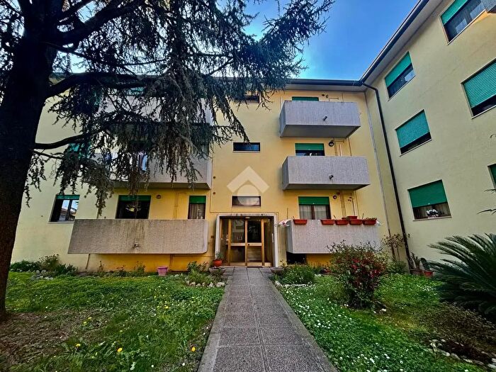 Appartamento trilocale in vendita in Via Salvaro, Monselice